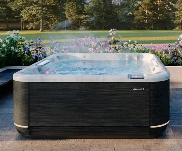 Spa Jacuzzi J-508L en extérieur